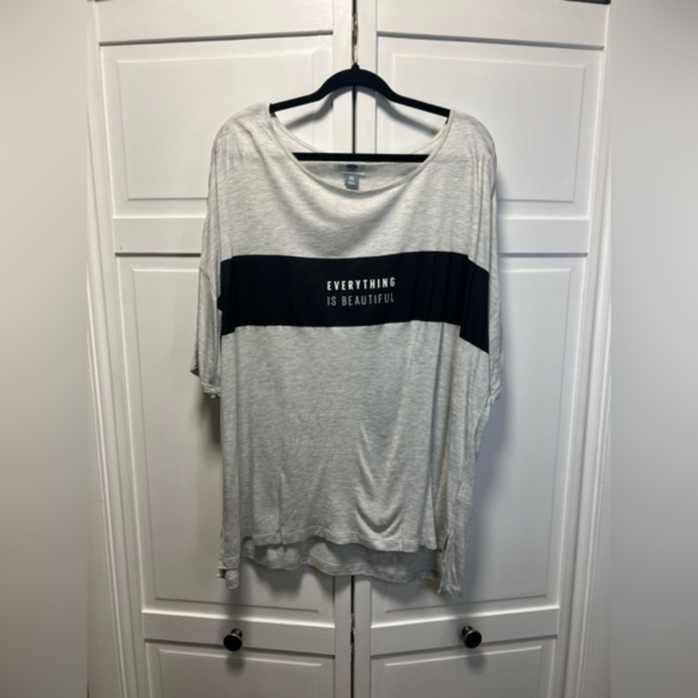 Old Navy Short Sleeve Top With Positive Quote Size XXL Color Gray And Black